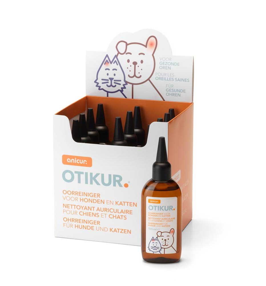 Displaydoos van Anicur OTIKUR, bestaande uit enkele bruine flesjes met etiket. Beide tonen een lijntekening van een hond en tekst over ondersteuning van een gezonde huid en vacht.